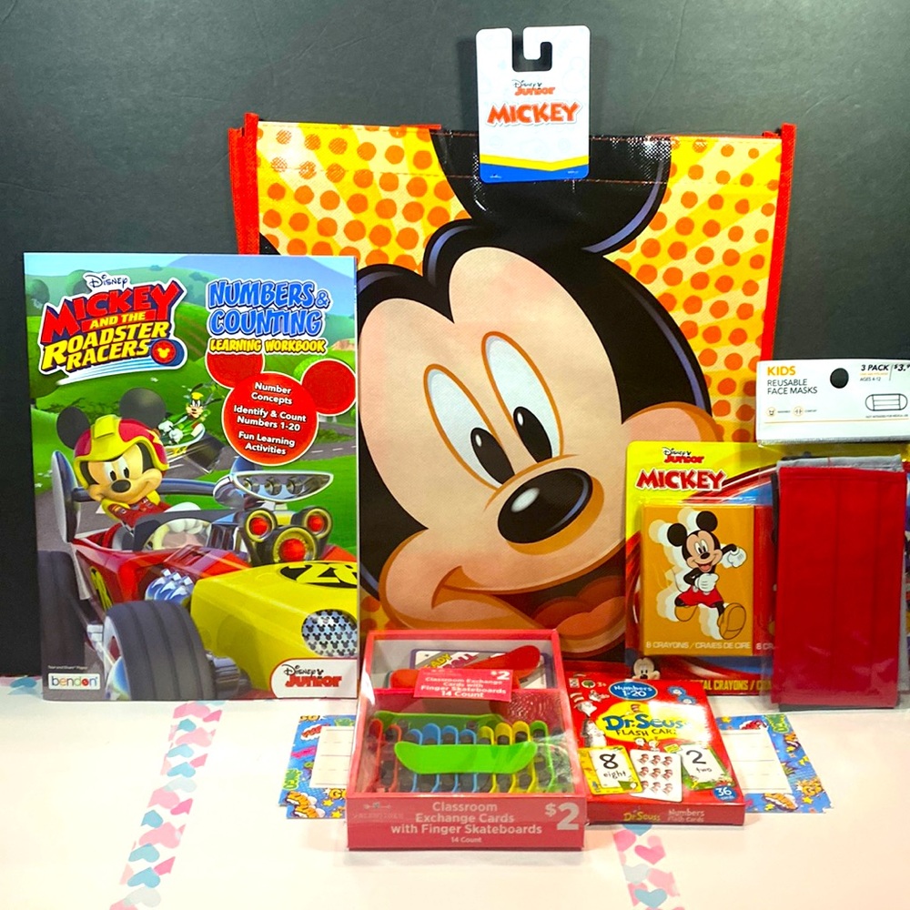 Mickey Mouse 9 Piece Set New